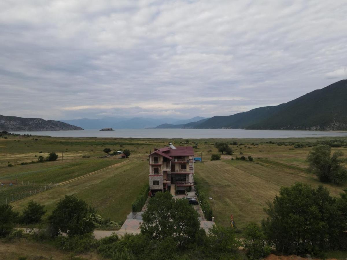 Hotel Restaurant Aleksander คอร์เชอ ภายนอก รูปภาพ