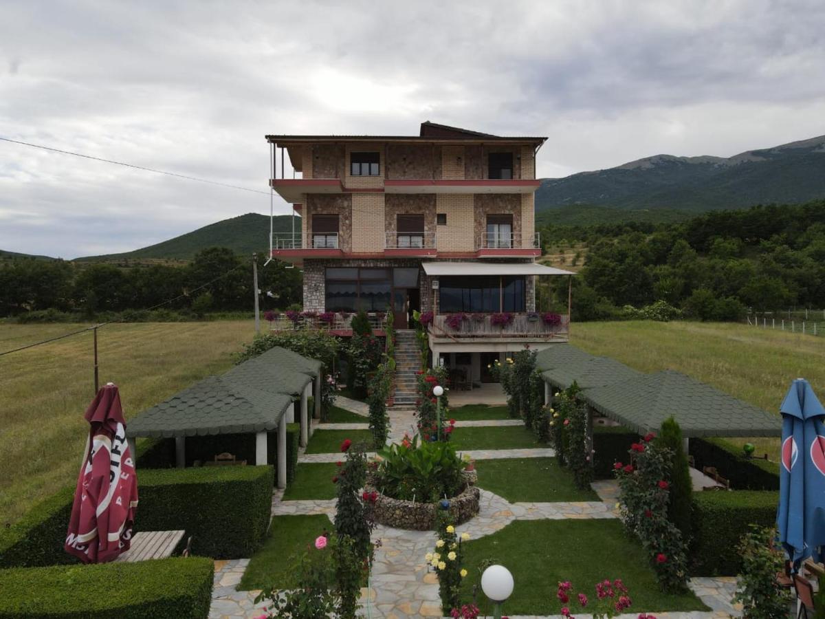 Hotel Restaurant Aleksander คอร์เชอ ภายนอก รูปภาพ